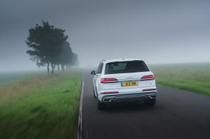 Audi Q7 55 TFSI e Quattro S-Line 2020 года  (UK)